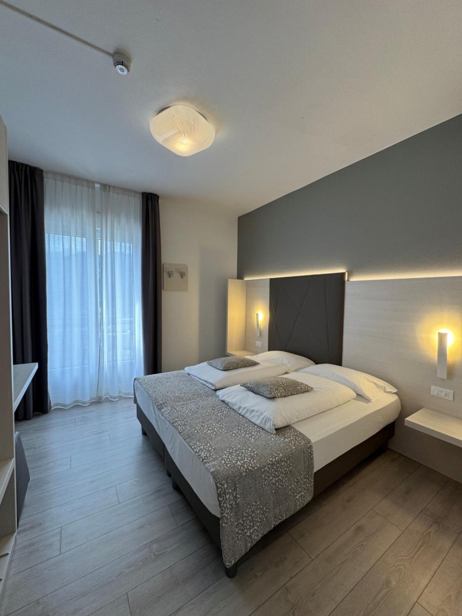 Hotel Casa Serena Мальчезине Экстерьер фото